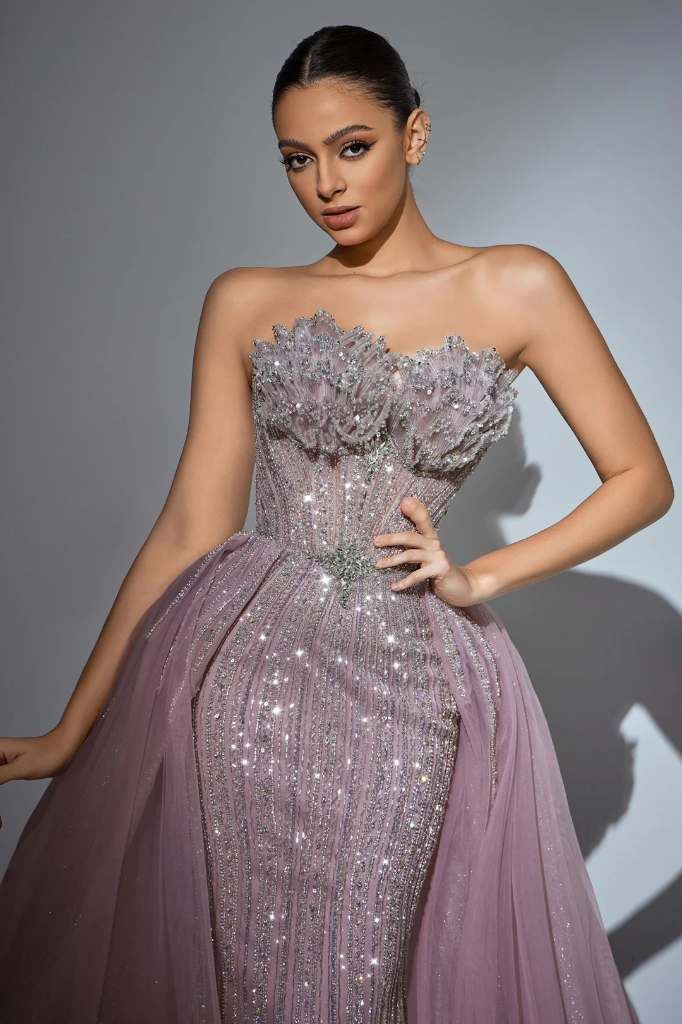 Vestido ajustado bordado en pedrería escote corazón (Pink, 6)